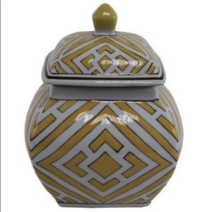 Chinoiserie Porcelain Jar/Urn